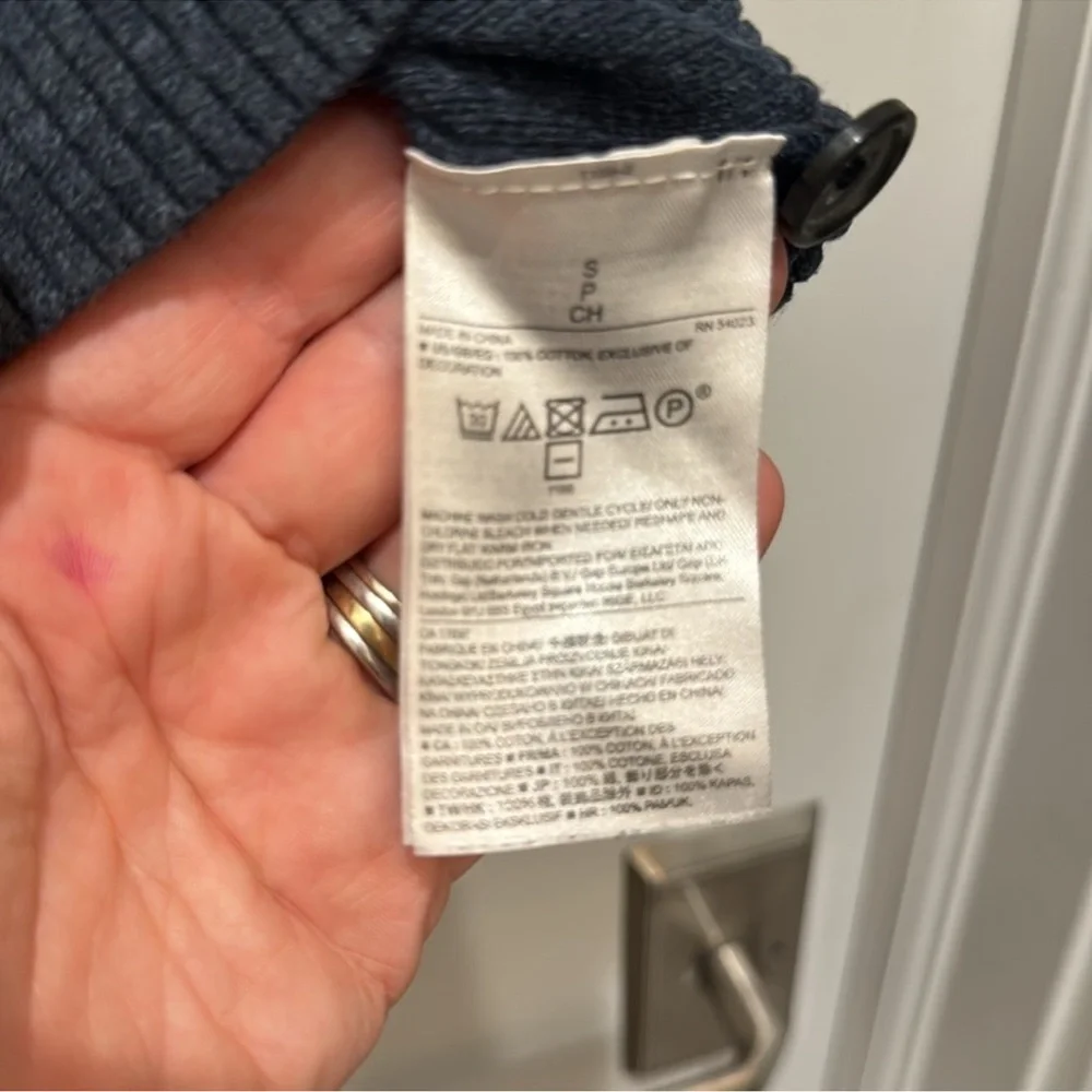 Banana Republic blue crewneck sweater Men’s small.